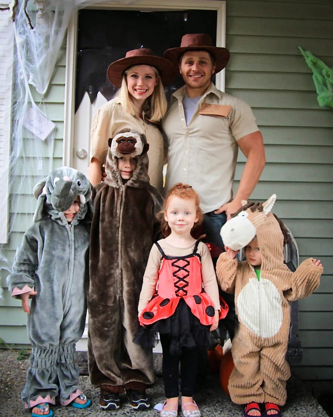25 Creative Family Halloween Costume options