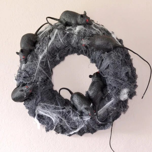 rat-wreath-for-halloween