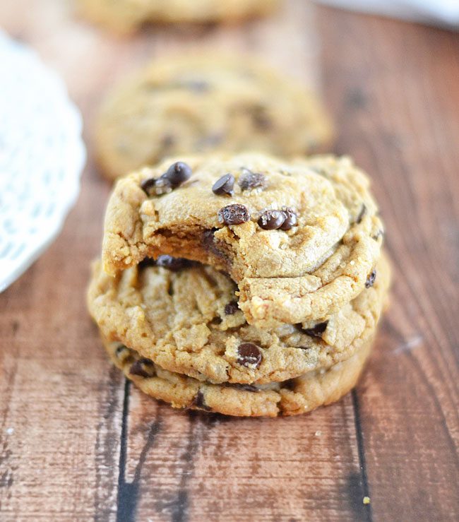 foodieaholic-flourless-peanut-butter-chocolate-chip-cookies-kitchen-meets-girl