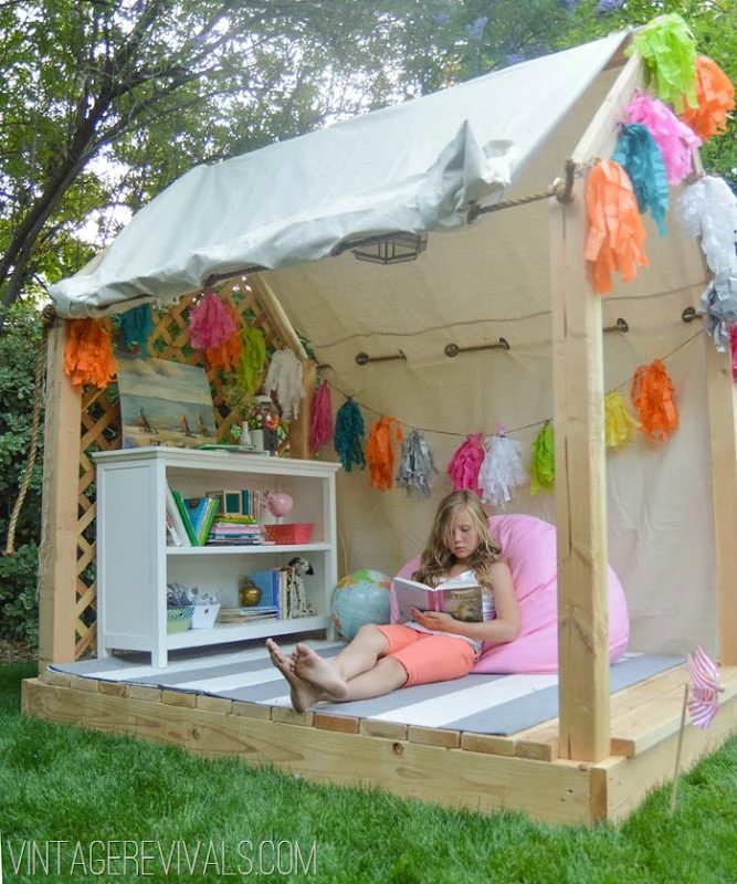 Summertime is well fitted for fort building. Elaborate or direct, kids love a great secret hideaway. Here are 25 Handmade forts for inspiration. 25 Handmade Forts to Build With You
