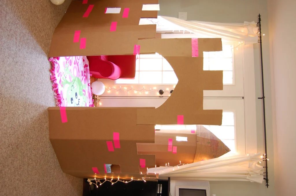 Summertime is well fitted for fort building. Elaborate or direct, kids love a great secret hideaway. Here are 25 Handmade forts for inspiration. 25 Handmade Forts to Build With You