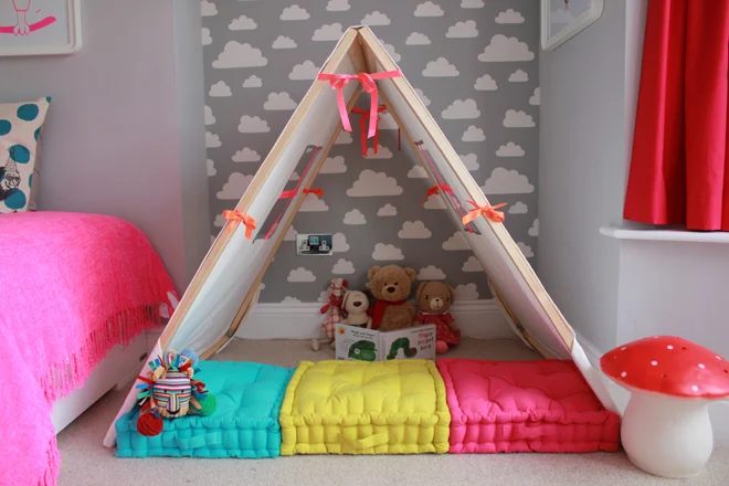 Summertime is well fitted for fort building. Elaborate or direct, kids love a great secret hideaway. Here are 25 Handmade forts for inspiration. 25 Handmade Forts to Build With You