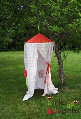 Summertime is well fitted for fort building. Elaborate or direct, kids love a great secret hideaway. Here are 25 Handmade forts for inspiration. 25 Handmade Forts to Build With You