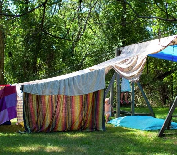 Summertime is well fitted for fort building. Elaborate or direct, kids love a great secret hideaway. Here are 25 Handmade forts for inspiration. 25 Handmade Forts to Build With You