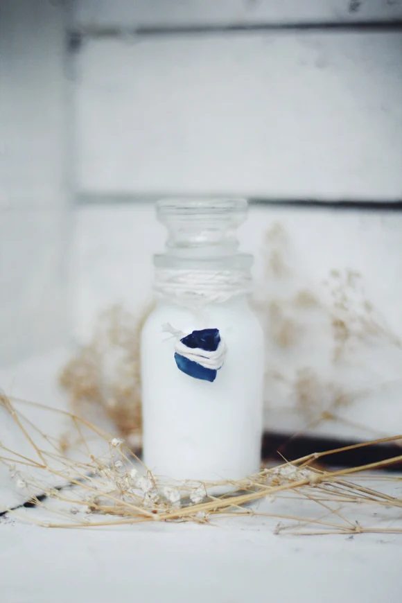 Skip the chemicals, high prices and tons of bottles, and make your own Handmade hair care products instead! It's easier than you think. Here are 25 we love! 25 Handmade Hair Care P
