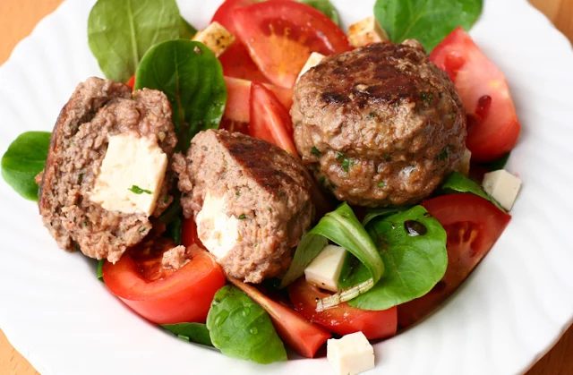 Freezer meals are so convenient to have on hand for busy days and late nights! Try these straightforward 25 Paleo freezer recipes that are both healthy and delicious. 25 straightfo