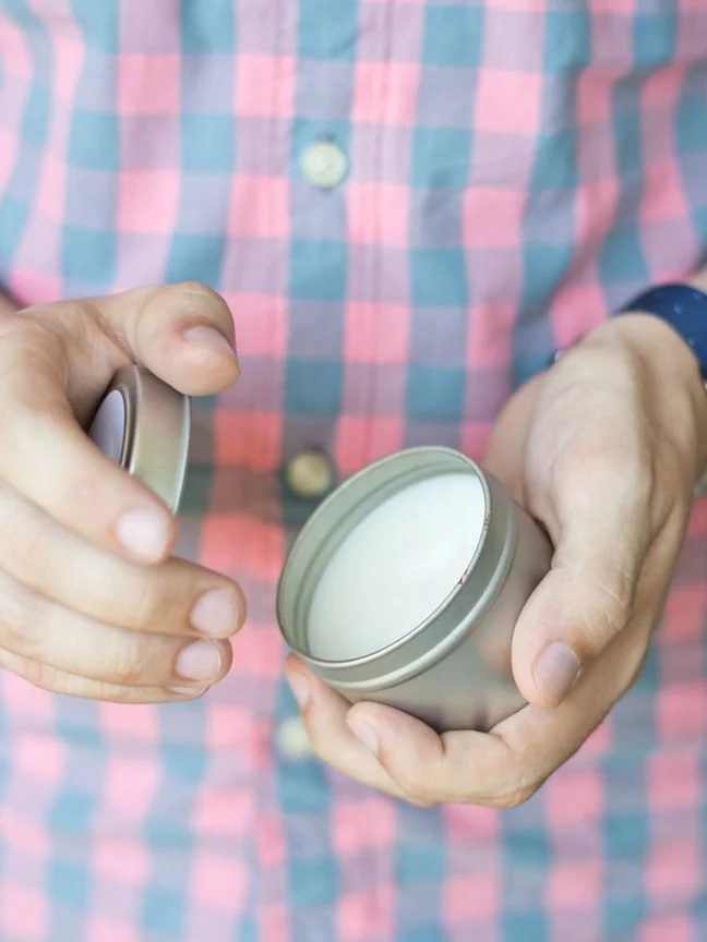 Think handmade products using essential oils are just for girls? Think again! Get your guy onboard with these essential oil recipes he'll love! 25 Essential Oil Recipes For Him - T