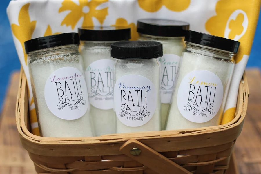 Think handmade products using essential oils are just for girls? Think again! Get your guy onboard with these essential oil recipes he'll love! 25 Essential Oil Recipes For Him - T