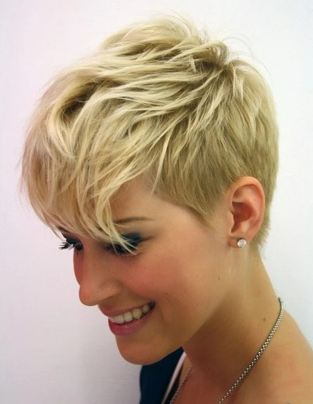 Want to breathe new life into your hair, but still a little wary of cutting? Here are 25 short haircut options for 2015 to give you some inspiration! 25 Fantastic Short Haircut Ins