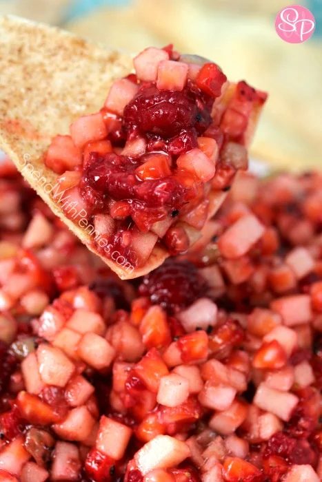 Strawberries are delicious when eaten whole, but there's so much more that you can do with strawberries! Read on to find fresh strawberry recipes! 25+ Fresh Strawberry Recipes via 