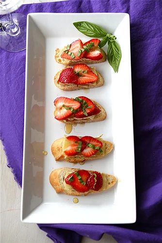 Strawberries are delicious when eaten whole, but there's so much more that you can do with strawberries! Read on to find fresh strawberry recipes! 25+ Fresh Strawberry Recipes via 