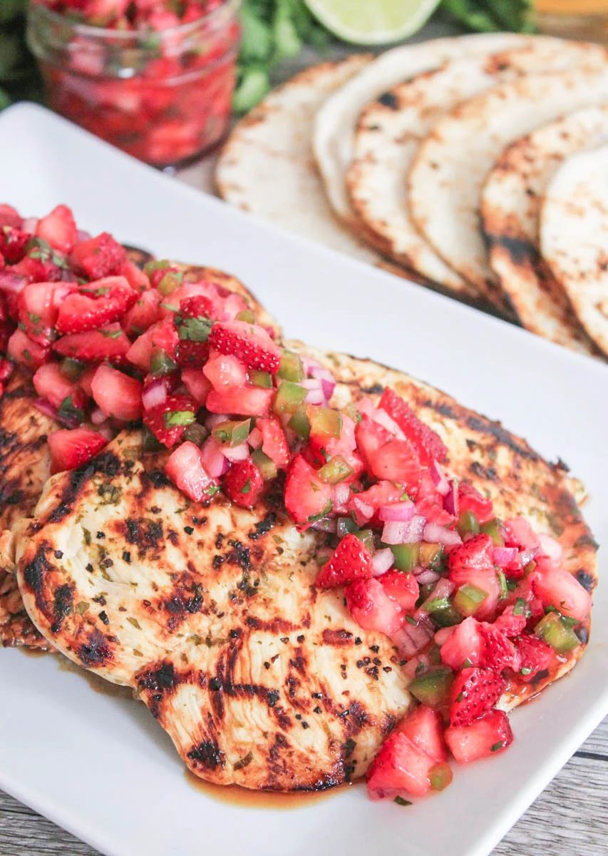 Strawberries are delicious when eaten whole, but there's so much more that you can do with strawberries! Read on to find fresh strawberry recipes! 25+ Fresh Strawberry Recipes via 