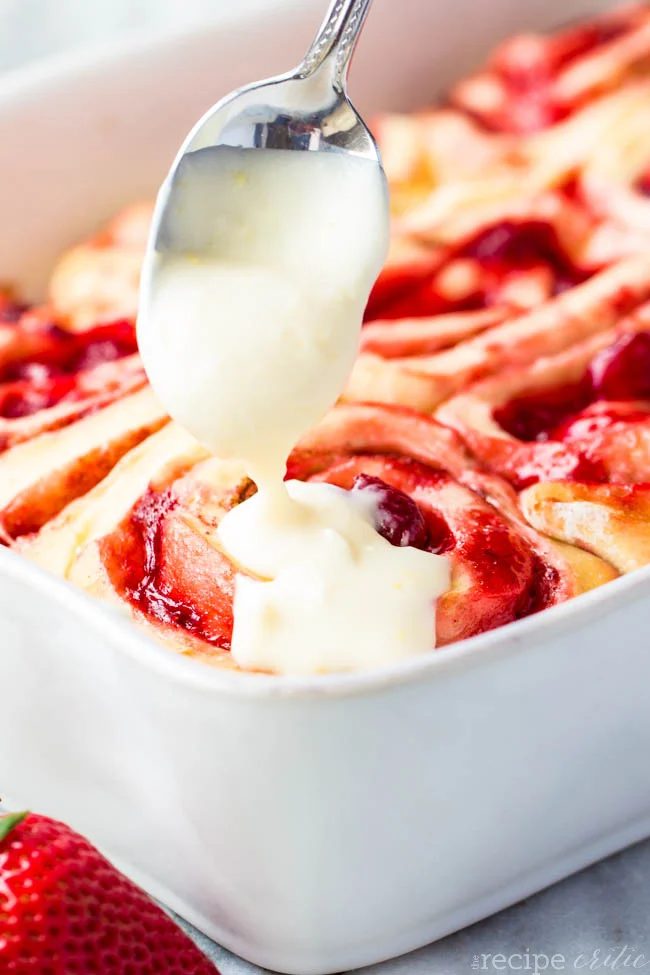 Strawberries are delicious when eaten whole, but there's so much more that you can do with strawberries! Read on to find fresh strawberry recipes! 25+ Fresh Strawberry Recipes via 