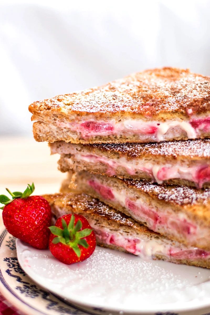 Strawberries are delicious when eaten whole, but there's so much more that you can do with strawberries! Read on to find fresh strawberry recipes! 25+ Fresh Strawberry Recipes via 