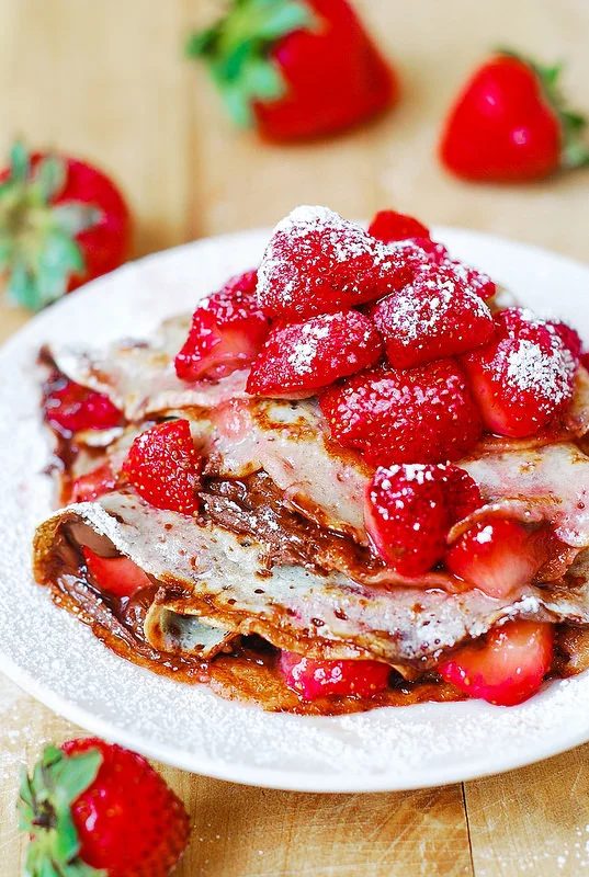 Strawberries are delicious when eaten whole, but there's so much more that you can do with strawberries! Read on to find fresh strawberry recipes! 25+ Fresh Strawberry Recipes via 