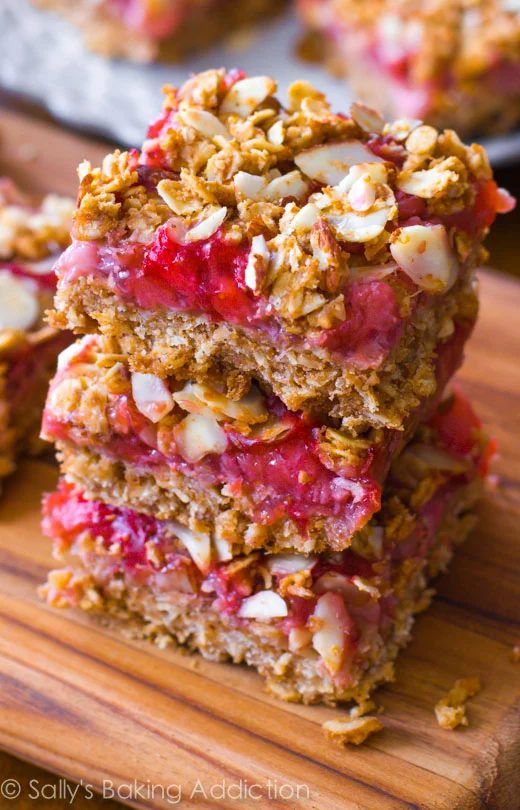Strawberries are delicious when eaten whole, but there's so much more that you can do with strawberries! Read on to find fresh strawberry recipes! 25+ Fresh Strawberry Recipes via 