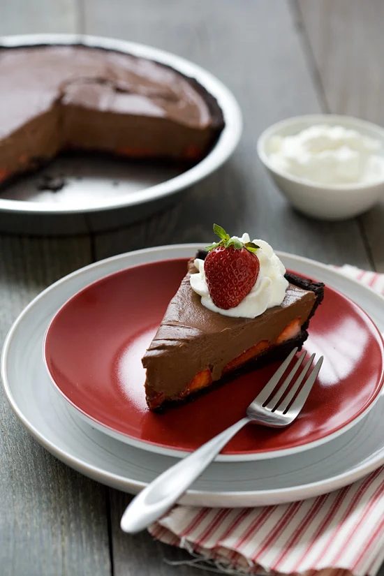 Strawberries are delicious when eaten whole, but there's so much more that you can do with strawberries! Read on to find fresh strawberry recipes! 25+ Fresh Strawberry Recipes via 