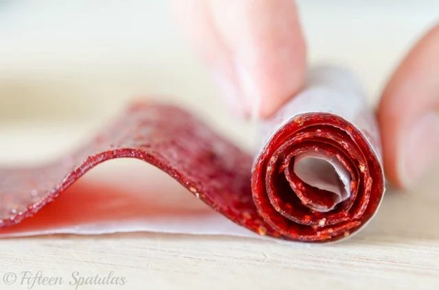 Strawberries are delicious when eaten whole, but there's so much more that you can do with strawberries! Read on to find fresh strawberry recipes! 25+ Fresh Strawberry Recipes via 