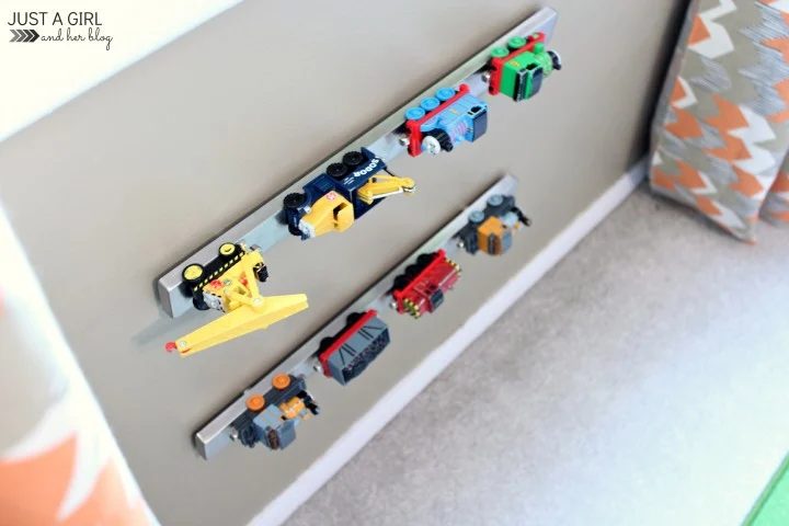 Toys are one thing that are hard to keep organized. Small pieces make it a bit of a job. If you need some inspiration try one of these 25 Fun Toy Storage options - Tipsaholic, #sto