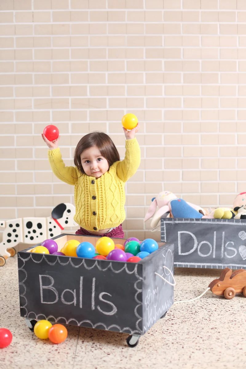 Toys are one thing that are hard to keep organized. Small pieces make it a bit of a job. If you need some inspiration try one of these 25 Fun Toy Storage options - Tipsaholic, #sto
