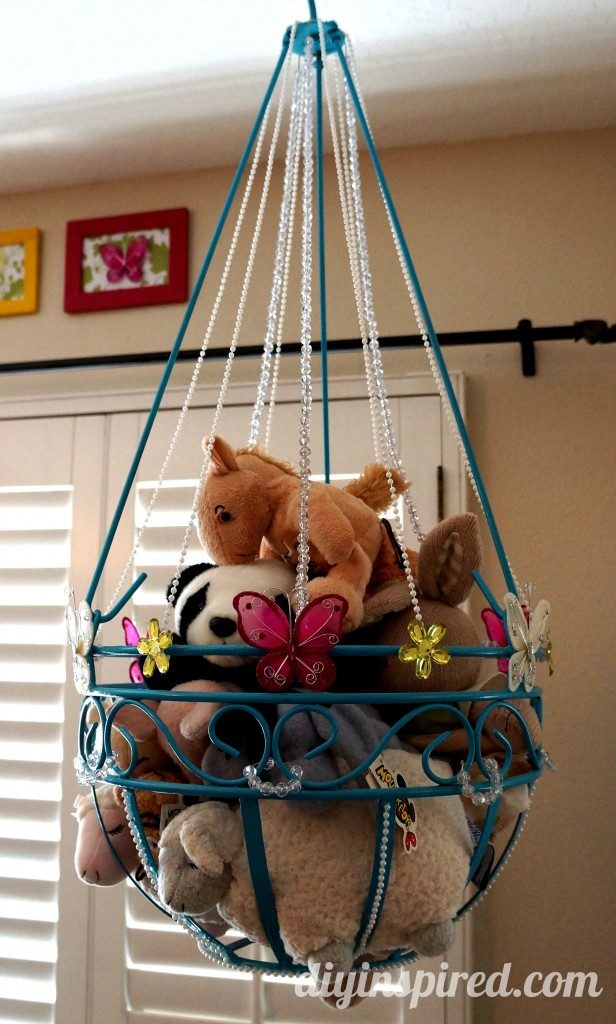 Toys are one thing that are hard to keep organized. Small pieces make it a bit of a job. If you need some inspiration try one of these 25 Fun Toy Storage options - Tipsaholic, #sto