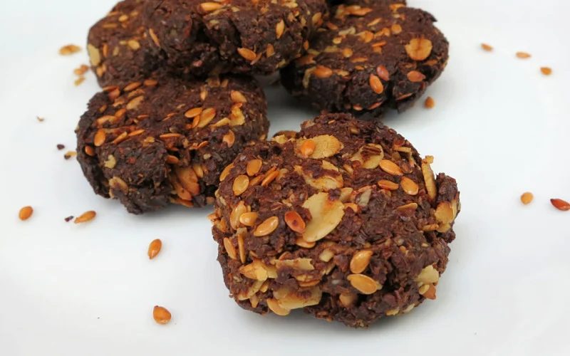 Cooking homemade snacks for pets is one way to show them how much we love them! Here are 25 homemade snacks for dogs, cats, birds, rabbits, and hamsters. Homemade Pet Treats via @t