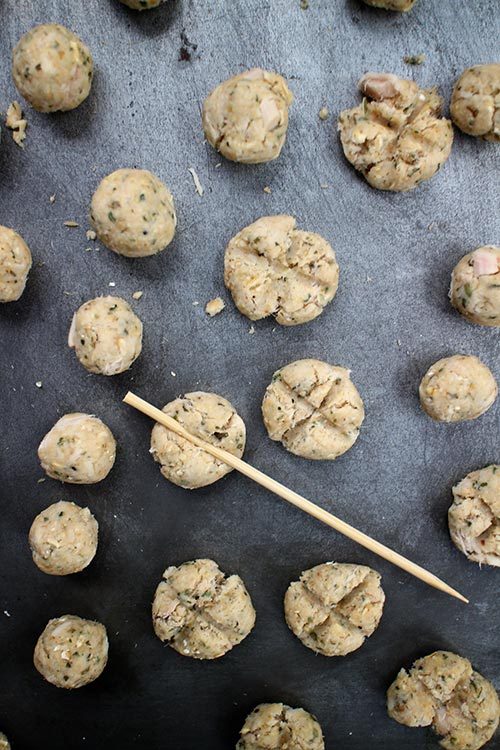 Cooking homemade snacks for pets is one way to show them how much we love them! Here are 25 homemade snacks for dogs, cats, birds, rabbits, and hamsters. Homemade Pet Treats via @t