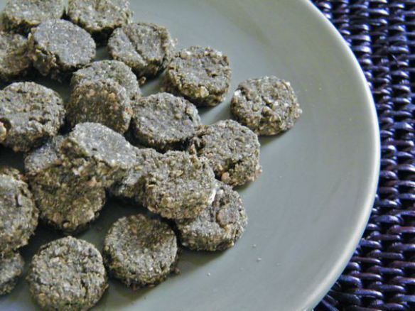 Cooking homemade snacks for pets is one way to show them how much we love them! Here are 25 homemade snacks for dogs, cats, birds, rabbits, and hamsters. Homemade Pet Treats via @t
