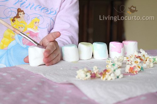 Too cold to play outside? Here are 25 indoor activities for toddlers and preschoolers that are fun and don't require a lot of time or materials! 25 Indoor Activities for Toddlers a