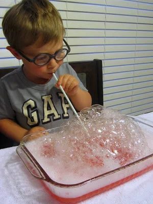 Too cold to play outside? Here are 25 indoor activities for toddlers and preschoolers that are fun and don't require a lot of time or materials! 25 Indoor Activities for Toddlers a