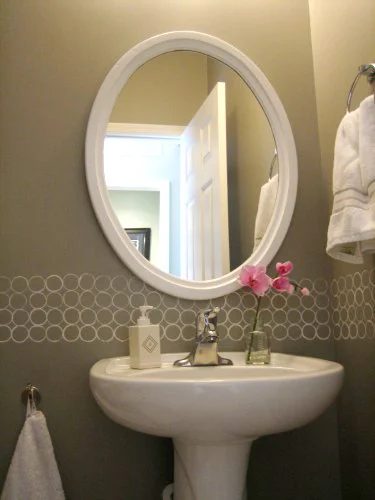 free modern painted wall border great for a bathroom, direct wall painting options for DIYers