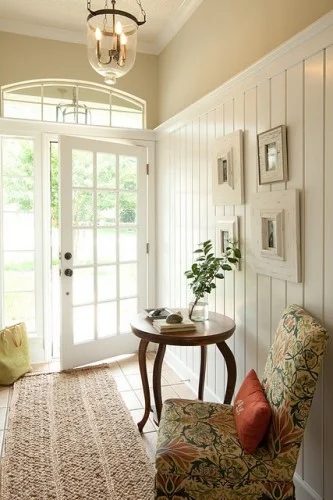 Dagmar's Home panelled entry
