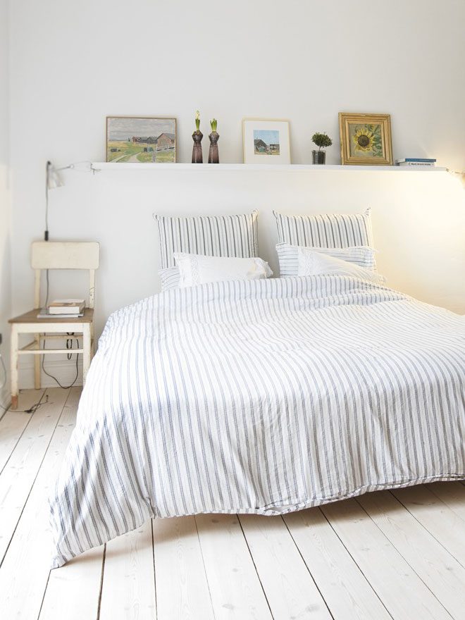 floating-shelf-above-bed-sulia