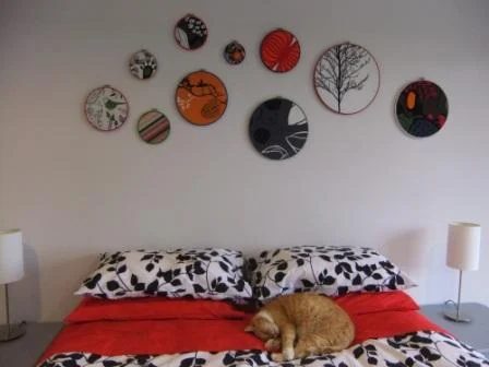 hoop-wall-art-above-bed-crafster