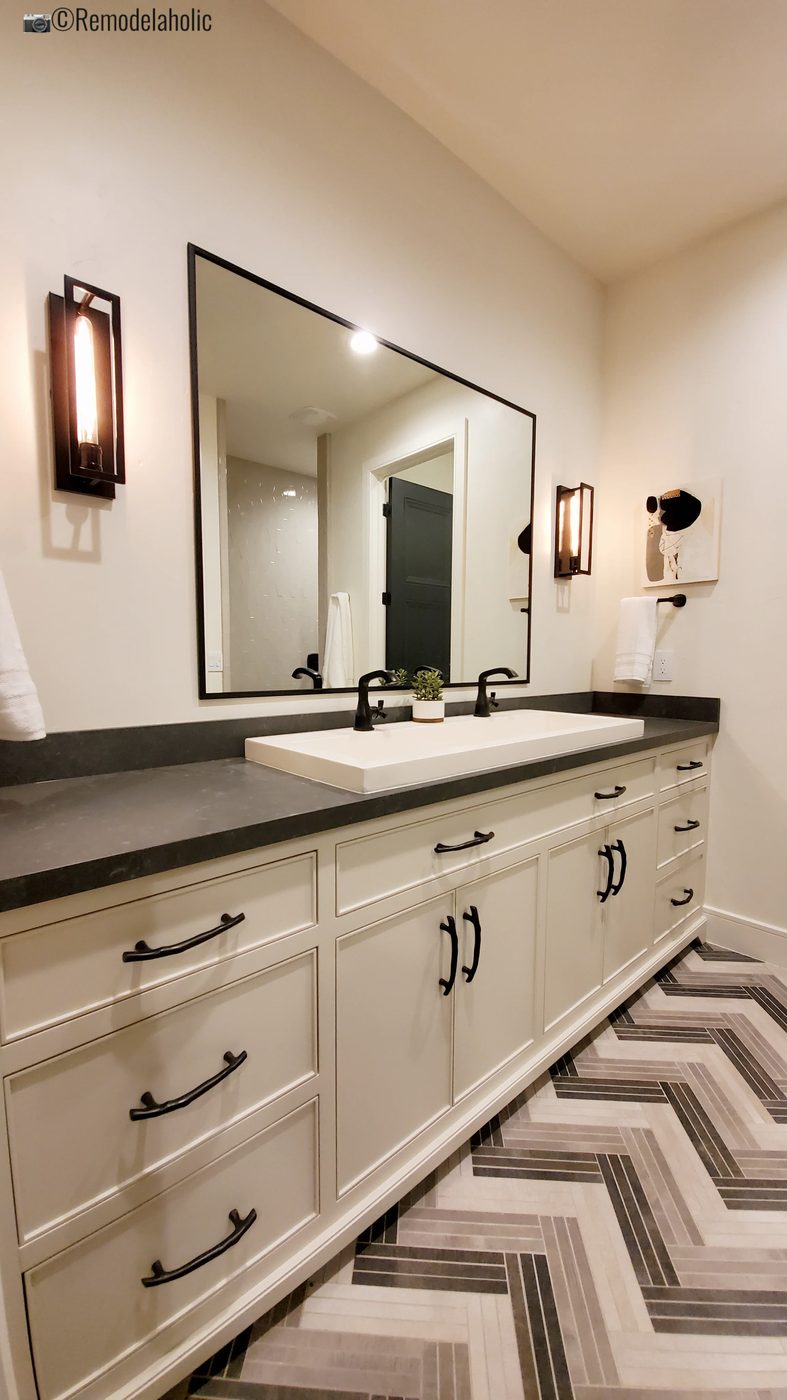 Neutral black and white bathroom design. UVPH 2021 Home 01 Regent Custom Homes Designer Olsen Homes Interior Design, Photo by Bekob