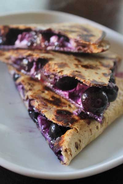 Quesadillas are so straightforward to make and your whole family will love eating them for lunch or dinner. Here are delicious 25 quesadilla recipes to try! 25 Quesadilla Recipes f