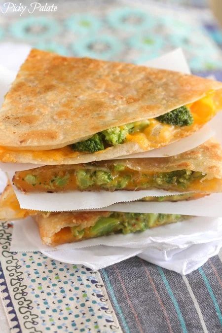 Quesadillas are so straightforward to make and your whole family will love eating them for lunch or dinner. Here are delicious 25 quesadilla recipes to try! 25 Quesadilla Recipes f