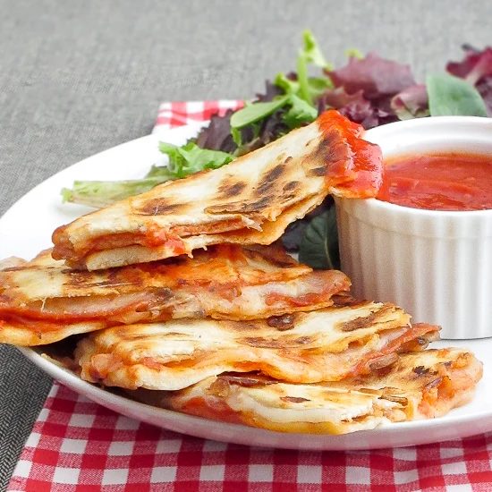 Quesadillas are so straightforward to make and your whole family will love eating them for lunch or dinner. Here are delicious 25 quesadilla recipes to try! 25 Quesadilla Recipes f