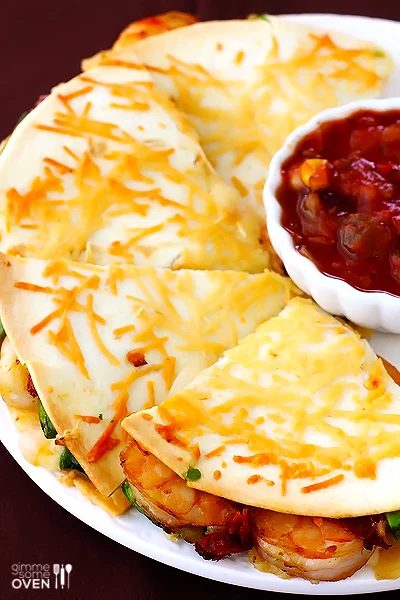 Quesadillas are so straightforward to make and your whole family will love eating them for lunch or dinner. Here are delicious 25 quesadilla recipes to try! 25 Quesadilla Recipes f