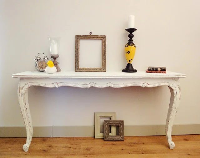 console-table-white
