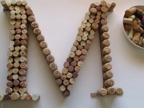 Do you save all of your wine corks? Here are 25 memorable wine cork Handmade options for you to try! 25 Wine Cork Handmade options via tipsaholic.com #wine #corks #handmade #projec