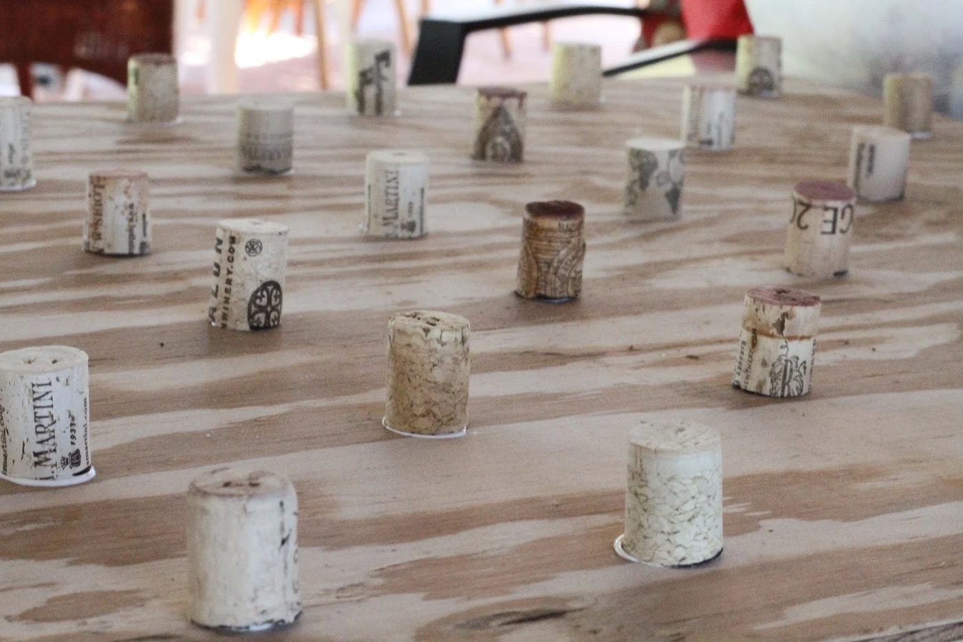 Do you save all of your wine corks? Here are 25 memorable wine cork Handmade options for you to try! 25 Wine Cork Handmade options via tipsaholic.com #wine #corks #handmade #projec