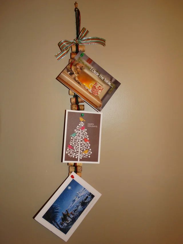 Do you save all of your wine corks? Here are 25 memorable wine cork Handmade options for you to try! 25 Wine Cork Handmade options via tipsaholic.com #wine #corks #handmade #projec