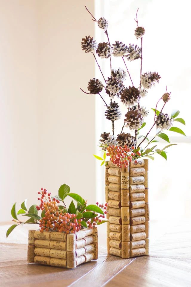 Do you save all of your wine corks? Here are 25 memorable wine cork Handmade options for you to try! 25 Wine Cork Handmade options via tipsaholic.com #wine #corks #handmade #projec