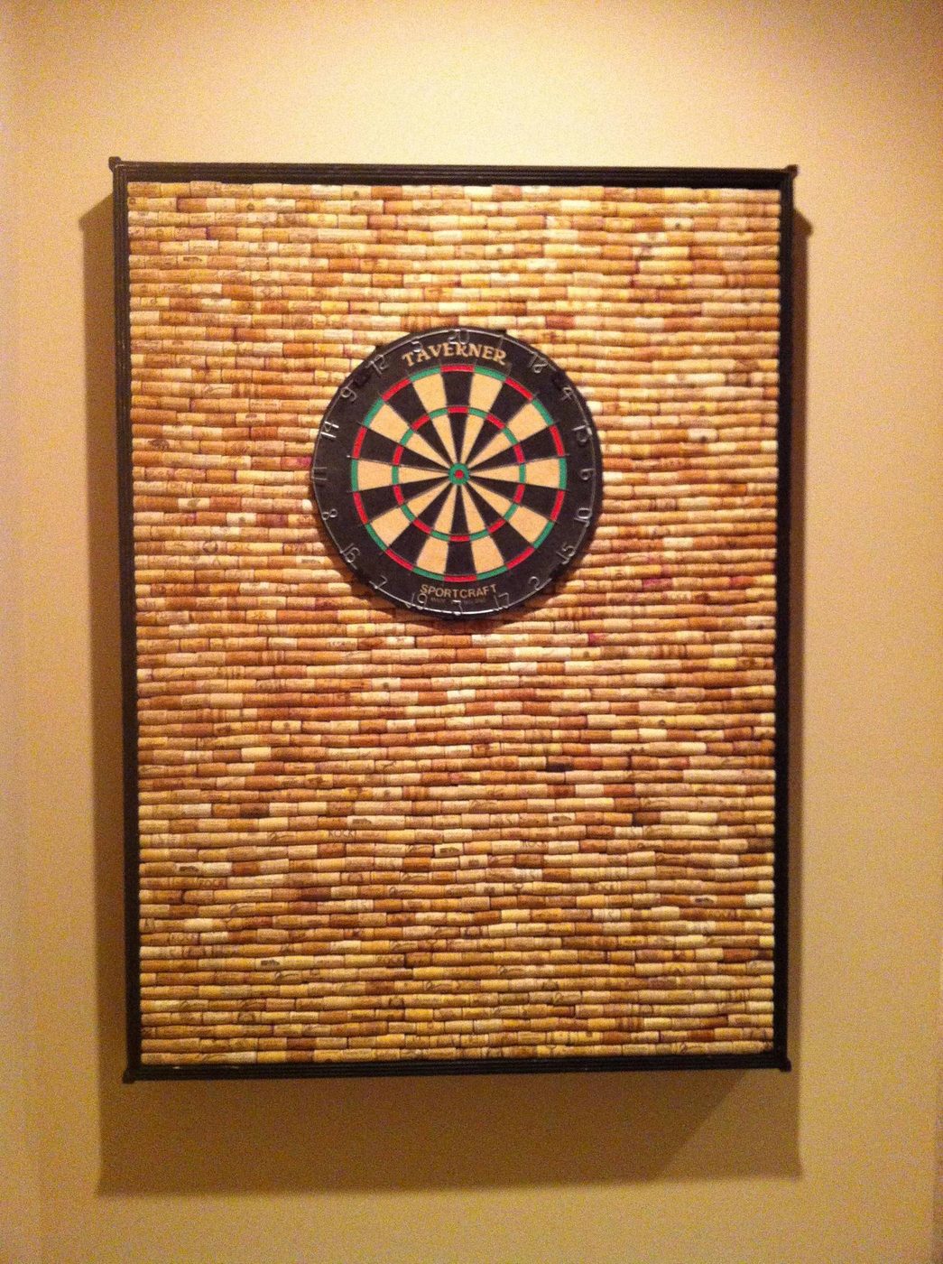 Do you save all of your wine corks? Here are 25 memorable wine cork Handmade options for you to try! 25 Wine Cork Handmade options via tipsaholic.com #wine #corks #handmade #projec