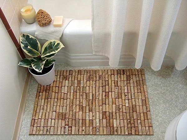 Do you save all of your wine corks? Here are 25 memorable wine cork Handmade options for you to try! 25 Wine Cork Handmade options via tipsaholic.com #wine #corks #handmade #projec