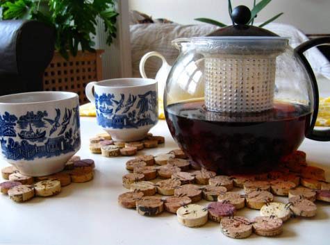 Do you save all of your wine corks? Here are 25 memorable wine cork Handmade options for you to try! 25 Wine Cork Handmade options via tipsaholic.com #wine #corks #handmade #projec