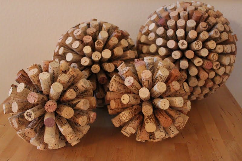 Do you save all of your wine corks? Here are 25 memorable wine cork Handmade options for you to try! 25 Wine Cork Handmade options via tipsaholic.com #wine #corks #handmade #projec