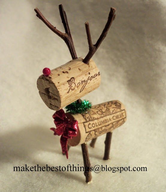 Do you save all of your wine corks? Here are 25 memorable wine cork Handmade options for you to try! 25 Wine Cork Handmade options via tipsaholic.com #wine #corks #handmade #projec