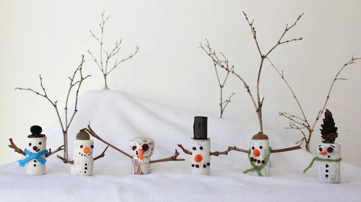 Do you save all of your wine corks? Here are 25 memorable wine cork Handmade options for you to try! 25 Wine Cork Handmade options via tipsaholic.com #wine #corks #handmade #projec